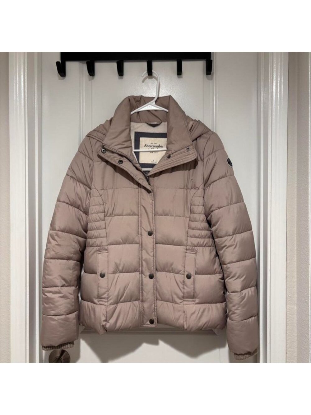Abercrombie &amp; Fitch tan puffer jacketSize...
